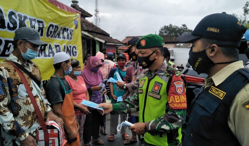 Pembagian Masker Gratis Oleh Anggota Koramil 11 Pedurungan Kodim 0733 BS Semarang