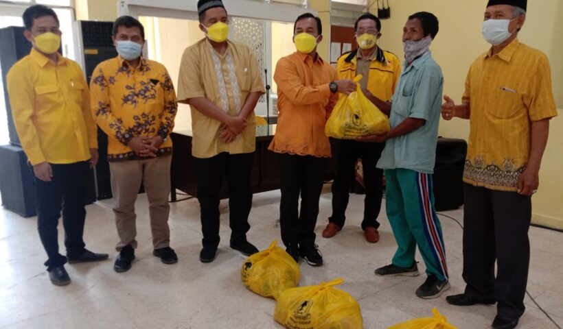 DPD Golkar Jateng Bagikan Seribu Paket Daging Kurban Kepada Masyarakat