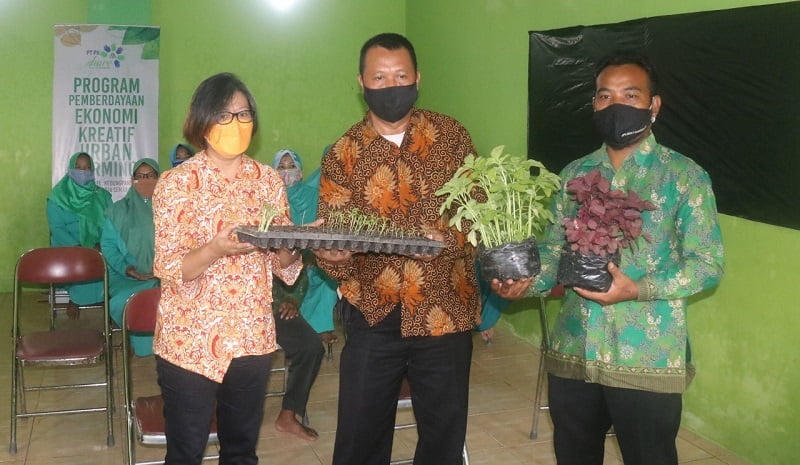 PT PII Gelar Program SCR Pemberdayaan Ekonomi Kreatif Urban Farming di  Kelurahan Kedungpane Semarang