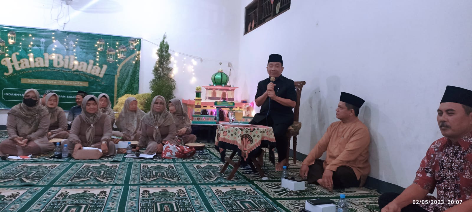 Anggota DPRD Kota Semarang Nunung Sriyanto sedang memberikan sambutan di acara warga Tlogosari Kulon Pedurungan Kota Semarang belum lama ini.