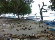 Ini Penampakan Pantai Teluk Penyu Pasca Terjangan Gelombang Tinggi