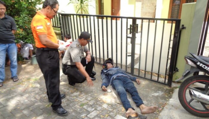 Derita Penyakit Jantung, Lelaki Ini Tewas Tabrak Pagar Rumah
