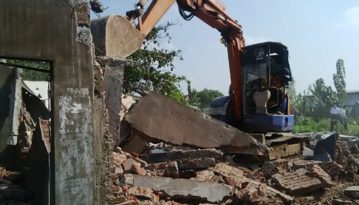 22 Kios Pasar Ganefo Dibongkar