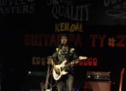 Gitaris Voodoo Unjuk Kebolehan di Hadapan Musisi Muda Kendal