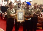 Kapolri Beri Penghargaan Kenaikan Pangkat ke Bripka Bambang