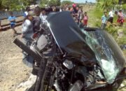 Mobil tersambar Kereta Api Di Perlintasan, Ketua Ombudsman jateng Meninggal Di TKP.