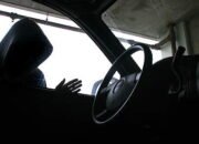 Asyik Renang, Mobil Melayang