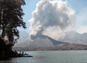 Laut Dompu Diterjang Gempa, Gunung Rinjani Puncak Barujari Meletus