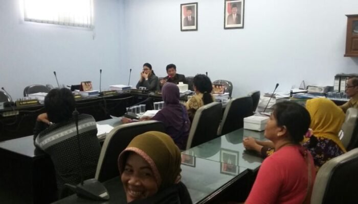 Pasar Genuk Terhalang Tembok, Pedagang Wadul ke Dewan