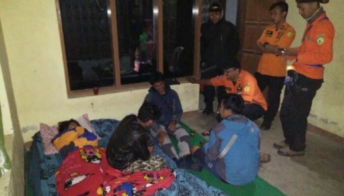 Tim SAR Berhasil Evakuasi Pendaki Pingsan di Gunung Sumbing