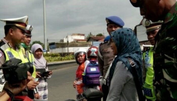 Ketika Anggoa TNI Terjaring Razia Lantas Polres Demak dan Diminta Melafalkan Teks Pancasila