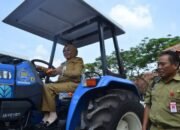 Petani Grobogan Terima 555 Alat Pertanian dari Kementan