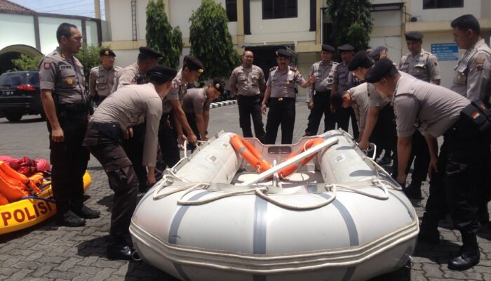 Polrestabes Latih SAR Unit Sabhara