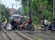Tak Hiraukan Teriakan Warga, Pelajar Tertabrak KA di Mranggen