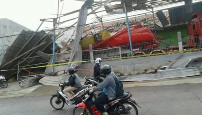 Truck Tangki Pertamina Meledak Satu Orang Tewas
