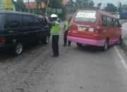 Angkot Pecah Ban di Tugu Sopir Tewas