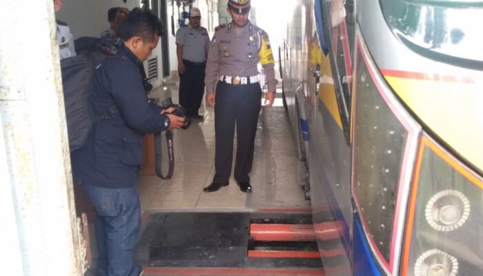 Satlantas Grobogan Tinjau Standar Bus