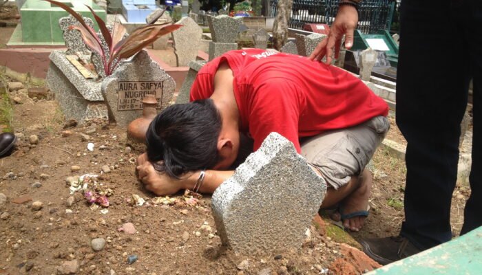 Tersangka Pembunuhan Ziarah Ke Makam