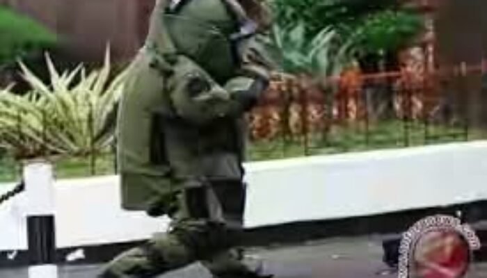 Bahan Peledak Ditemukan di Depan Apotik