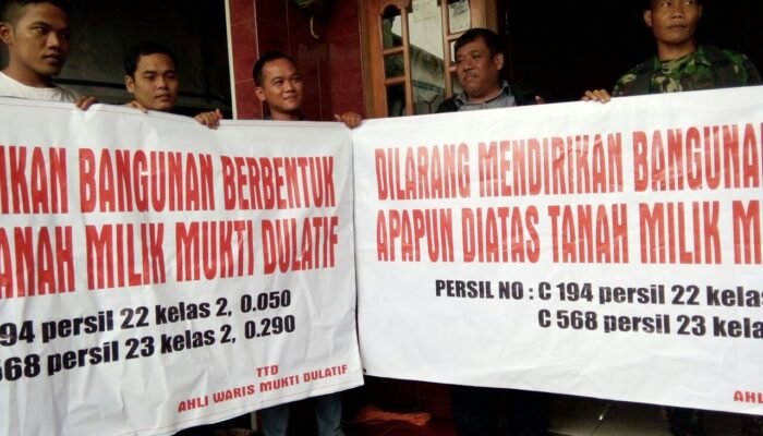 Sengketa Tanah,  Warga Geruduk Kantor Desa