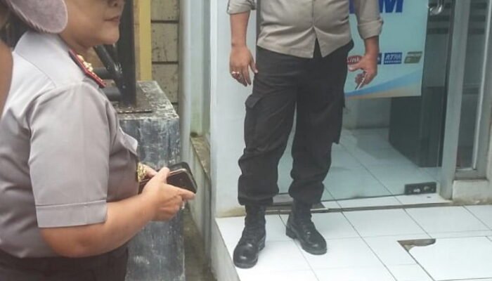 Pria Tanpa Identitas Ditemukan Tewas Di  Depan ATM Samsat II Srondol