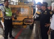 Pengecetan Truk-truk Dengan Cat Saat KIR