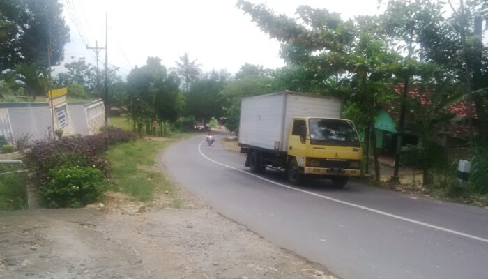 Akses Jalan Raya Yang Membelah Gunung Kendeng Belum Menjadi Prioritas