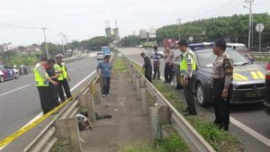 Pria Berlumuran Darah Tewas Di Ujung Tol Kaligawe