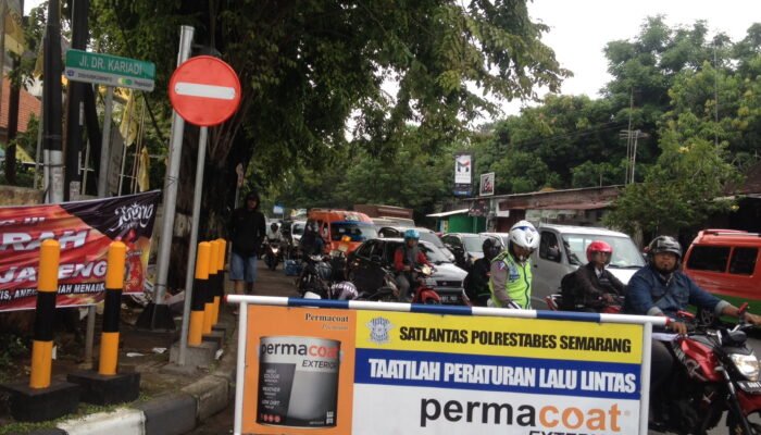 Dua Jalan Diberlakukan Satu Arah