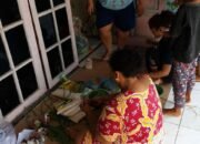 Pembagian Nasi Bungkus Korban Banjir Dikeluhkan Warga.
