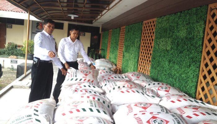 Omset Pembuat Pupuk Palsu Bisa Capai 12 Juta Per Minggu