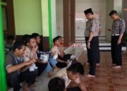 Kapolres Grobogan Beri Arahan Pelajar Usai Sholat Jum’at