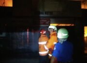 Dua Ruko Terbakar Pantura Pekalongan Macet Parah