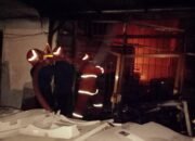 Gudang Penyimpanan Foto Copy Milk CV Subur Terbakar