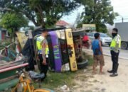 Gara-gara Nyelonong Antrian Jalan, Truk Sarat Sayuran Terguling di Grobogan