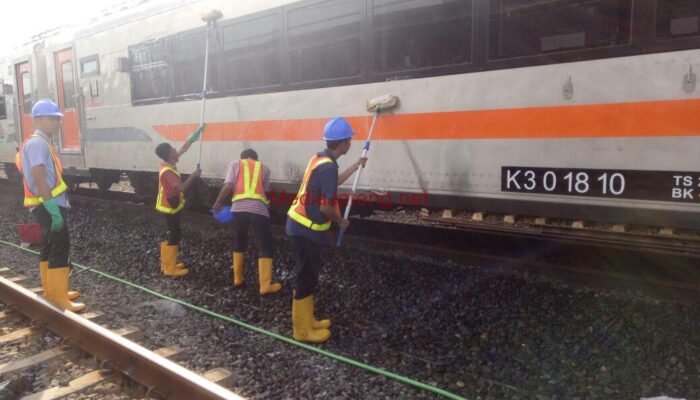 Banjir, Ini Kereta Yang Terlambat