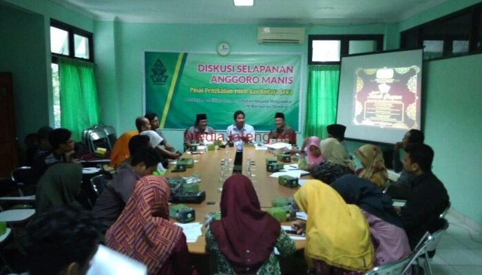 Menyimak Pesona Tafsir Al Ibris