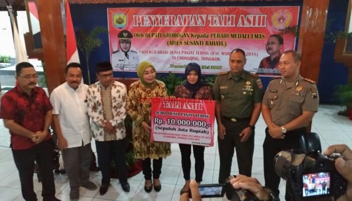 Honorer Dapat Penghargaan Bukan Karena Kinerja, Tapi Karena Panjat Tebing