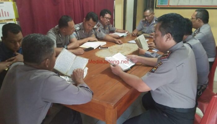 Patut Ditiru! Polsek di Purbalingga Ini Gelar Tadarus Alquran Usai Apel Pagi