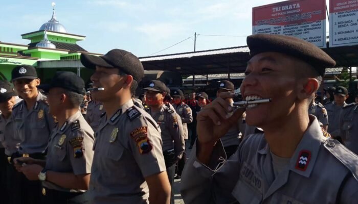 Aksi Gigit Bolpoin Anggota Polres Grobogan