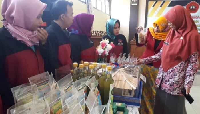 Mahasiswa KKN Unisfat Demak, Gelar Pameran Produk Unggulan