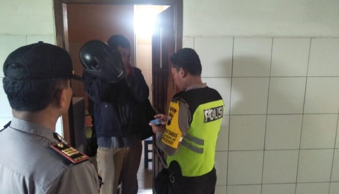 8 Pasangan Digelandang Polisi