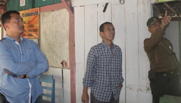 Di Tengah Hutan, Rumah Ini Masih Terjaga