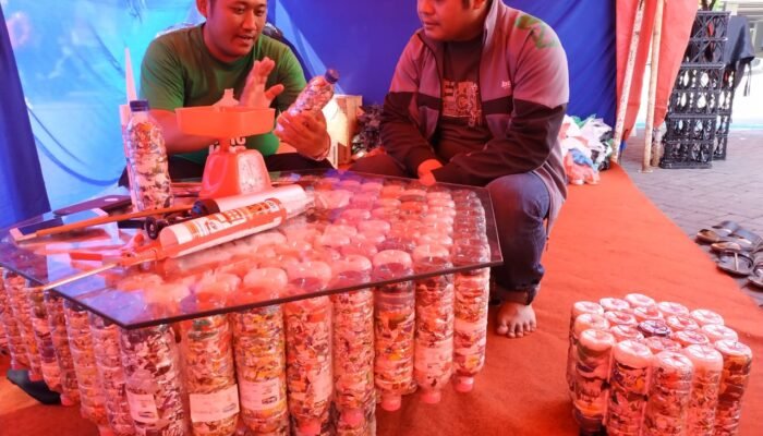 Marimas Edukasi Ecobricks Pada Pengunjung Caring For Nation 3