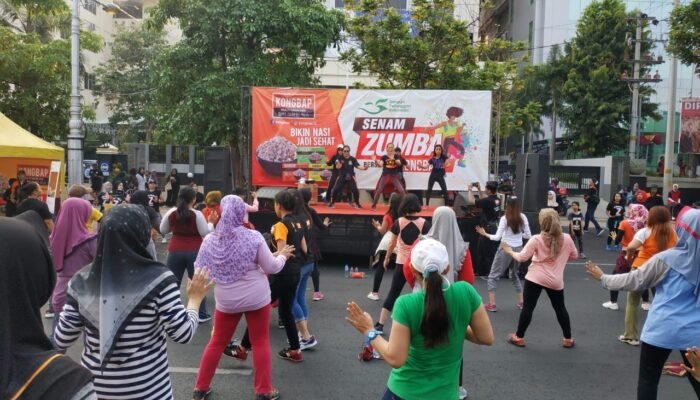 Tergerak Hidup Sehat, Ratusan Pengunjung CFD Ikut Senam Zumba Kongbap