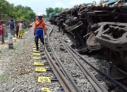 Kereta Api Barang Bermuatan Semen Anjlok di Doplang