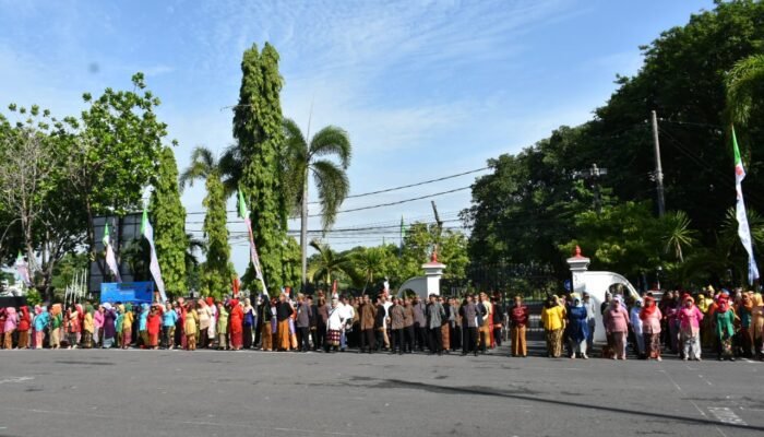 Peringati Hari Ibu, Pejabat dan Pegawai Pemkab Grobogan Kenakan Baju Adat