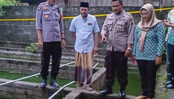 Misteri Bayi Merah di Kolam Ikan