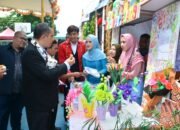 Mahasiswa KKN USM Bantu Pasarkan Produk UMKM