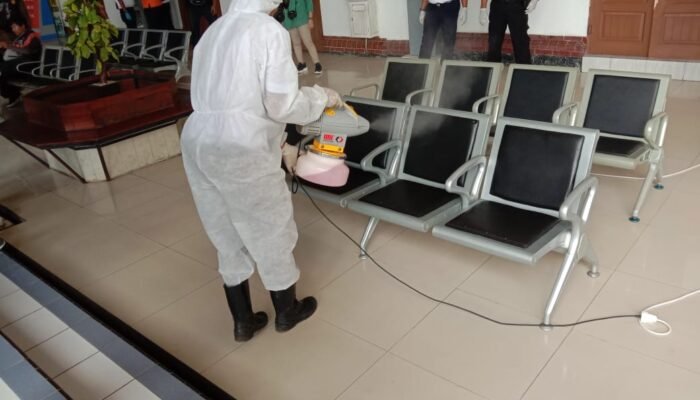 Cegah Virus Corona, Daop 4 Semarang Lakukan Penyemprotan Disinfektan  